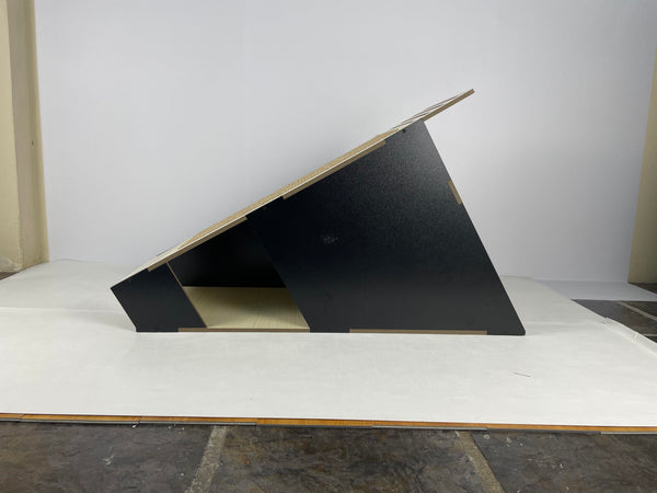 Creative Planet Pets - Pyramid Slant Cat House with Scrather